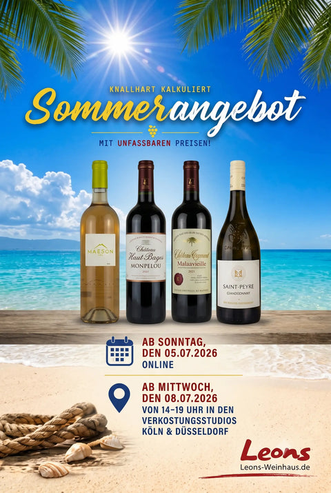 Sommerangebot 2026 von Léons Weinhaus mit Rotwein-, Weißwein- und Roséflaschen vor mediterranem Sommerhintergrund